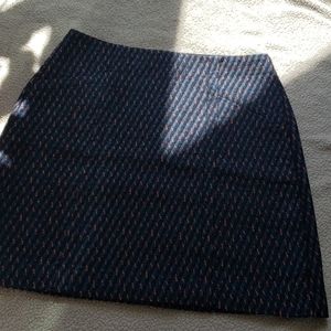LOFT NAVY PATTERNED SKIRT